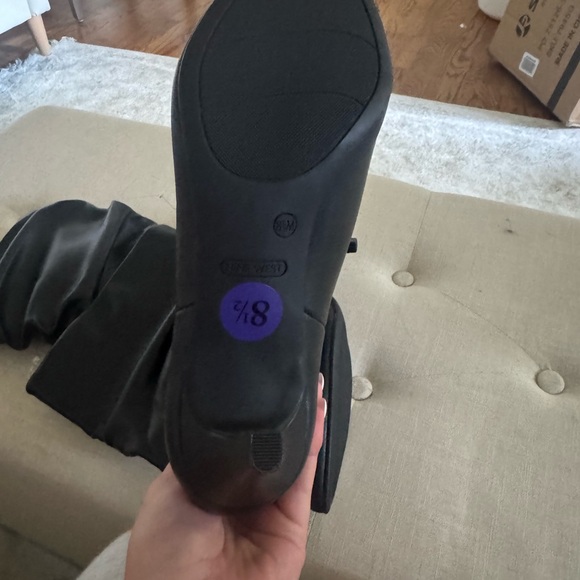 Elegant Black Women's Shoes - Picture 3 of 3